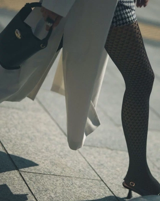 Rajstopy w serduszka 60 DEN Cherie Gabriella – romantyczny wzór