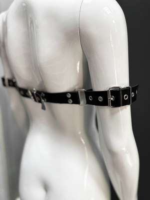 Kajdanki spinane na plecach Leder 2016