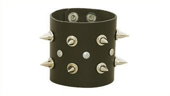 Pieszczocha, Opaska na nadgarstek z ośmioma kolcami Leder 2001