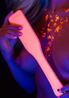 Klepka Do Seksu BDSM Świecąca w Ciemności TABOOM – GLOW IN THE DARK PADDLE! 17207 pink