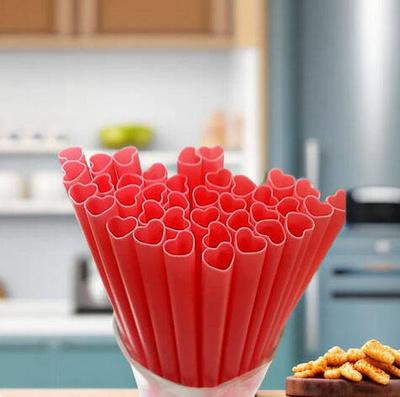 Urocze Słomki Serca – Biodegradowalne Dekoracje Walentynkowe 10 szt.